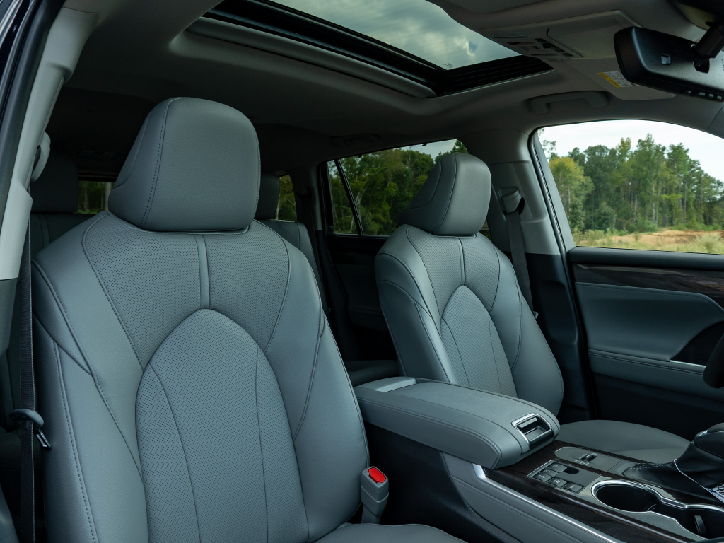 New 2026 Toyota Highlander Hybrid SUV