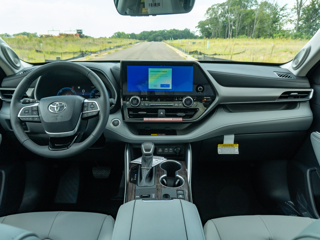 New 2026 Toyota Highlander Hybrid SUV