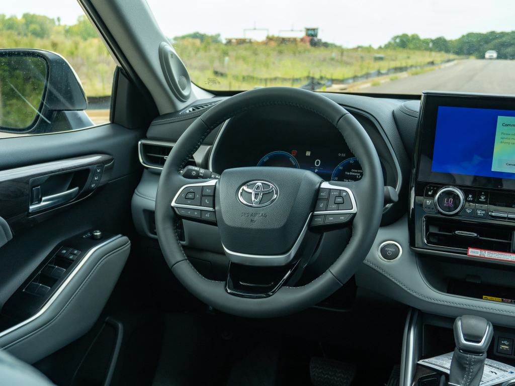 New 2026 Toyota Highlander Hybrid SUV