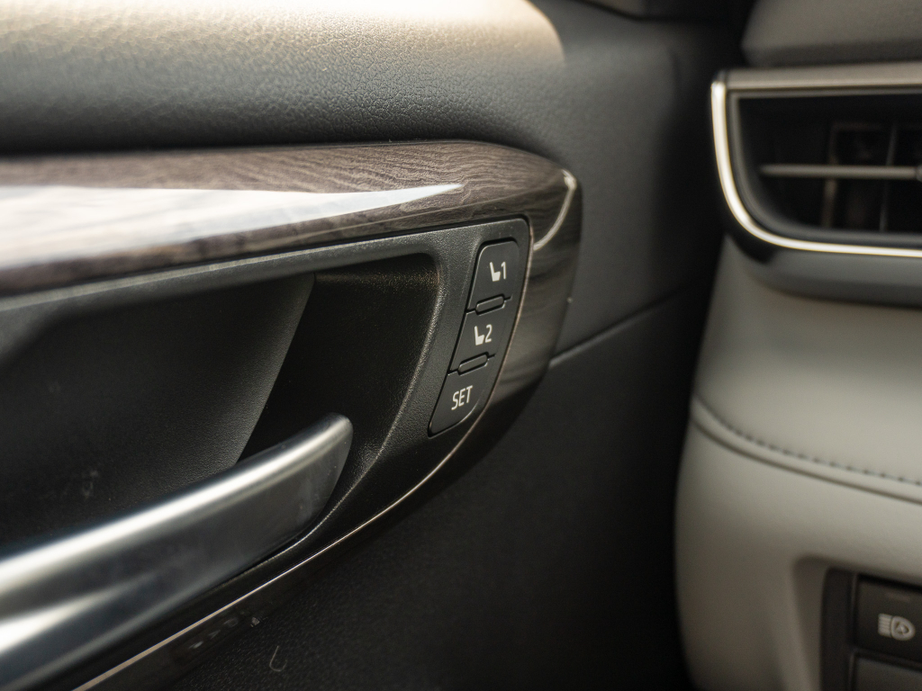 New 2026 Toyota Highlander Hybrid SUV