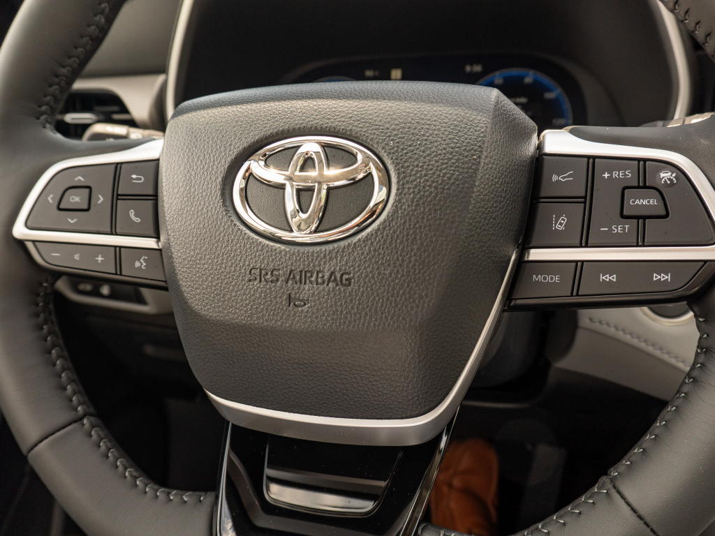 New 2026 Toyota Highlander Hybrid SUV