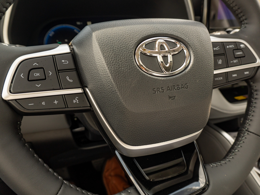 New 2026 Toyota Highlander Hybrid SUV
