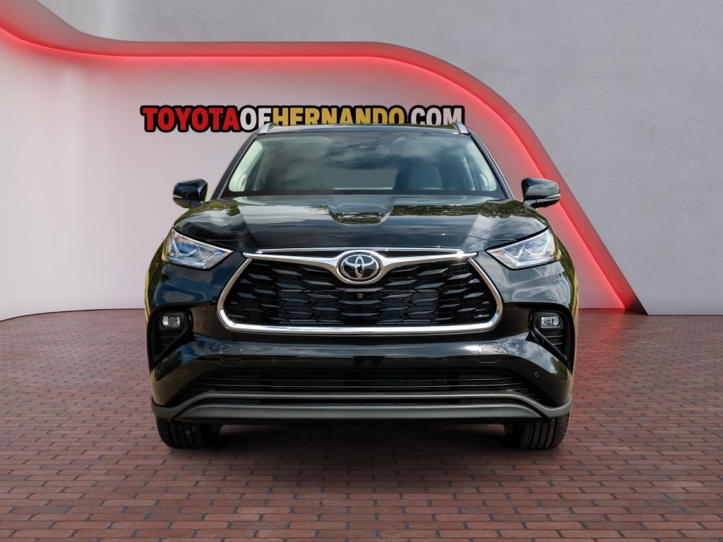 New 2026 Toyota Highlander Hybrid SUV