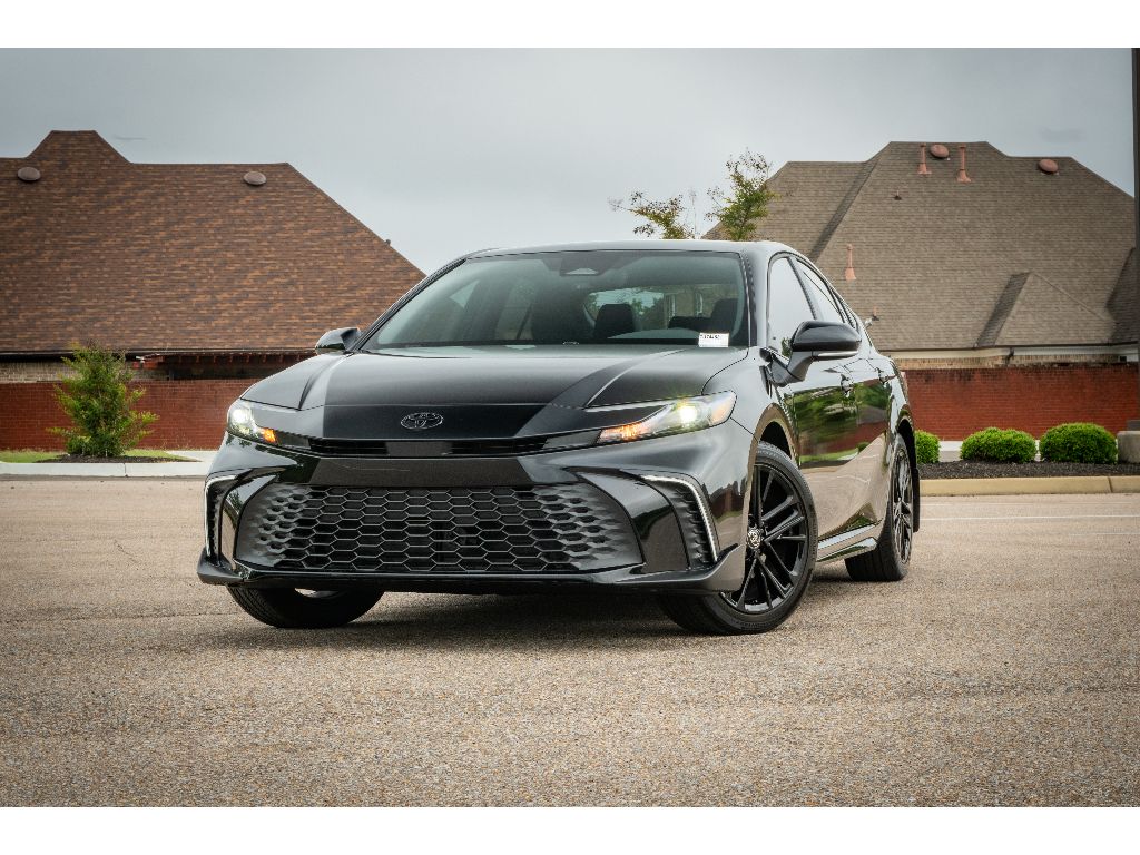 2026 Toyota Camry SE Hybrid's photo