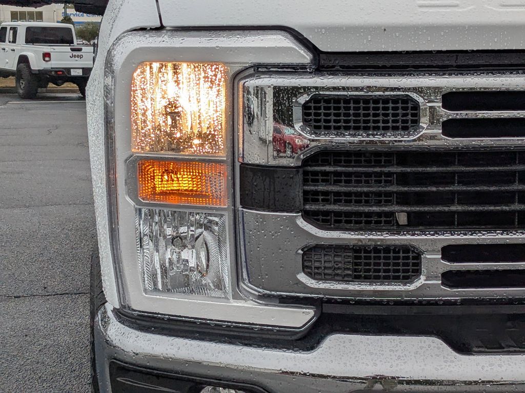 2024 Ford F-250 Super Duty - OXFORD WHITE exterior view 10