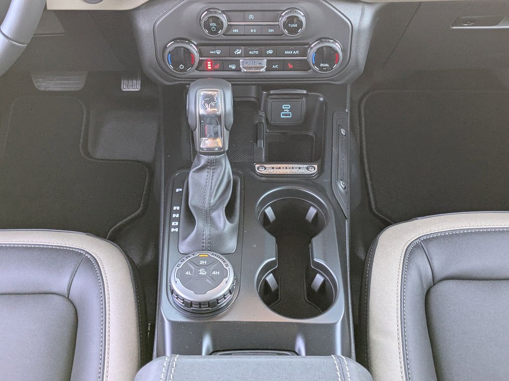 2025 Ford Bronco Big Bend - Oxford White exterior view 17