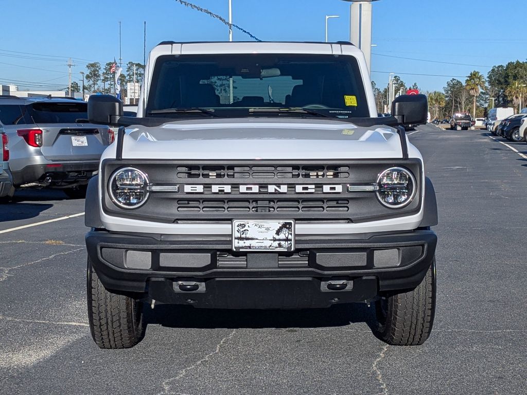 2025 Ford Bronco Big Bend - Oxford White exterior view 9