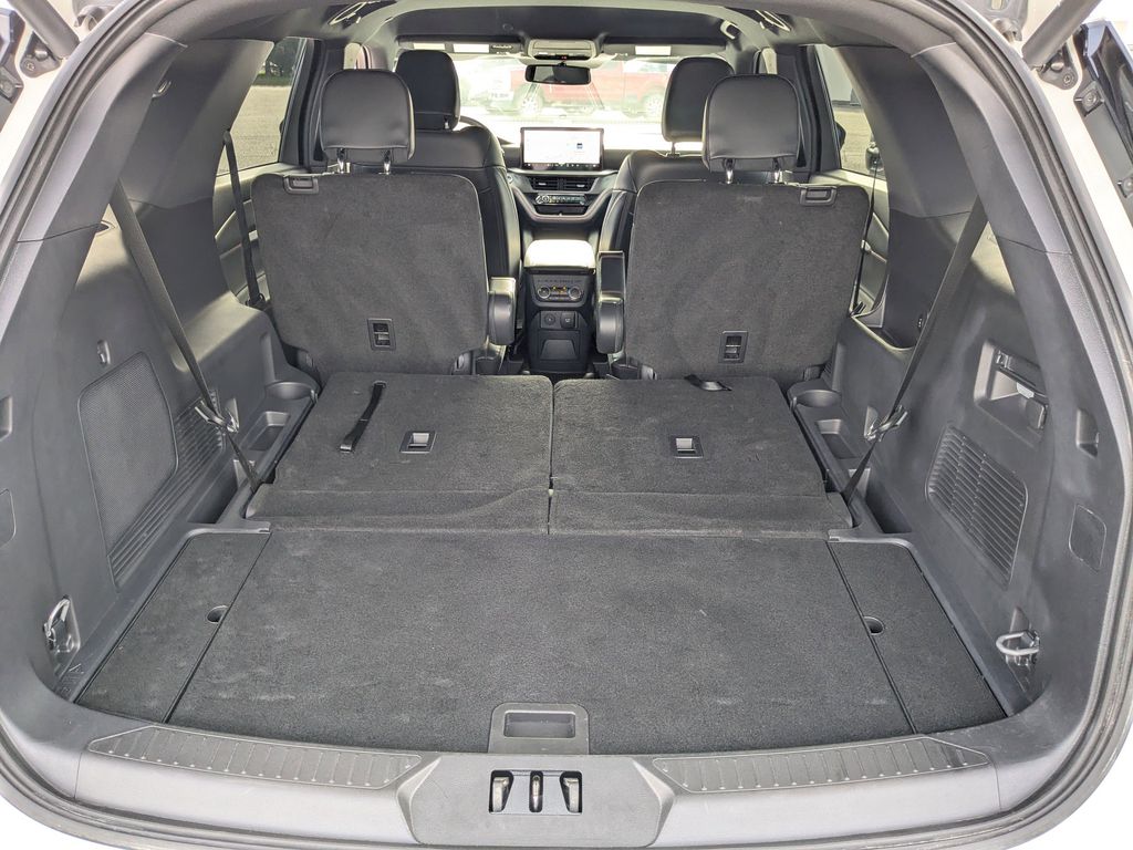 2025 Ford Explorer ST-Line - STAR WHITE MET TRI-COAT exterior view 13