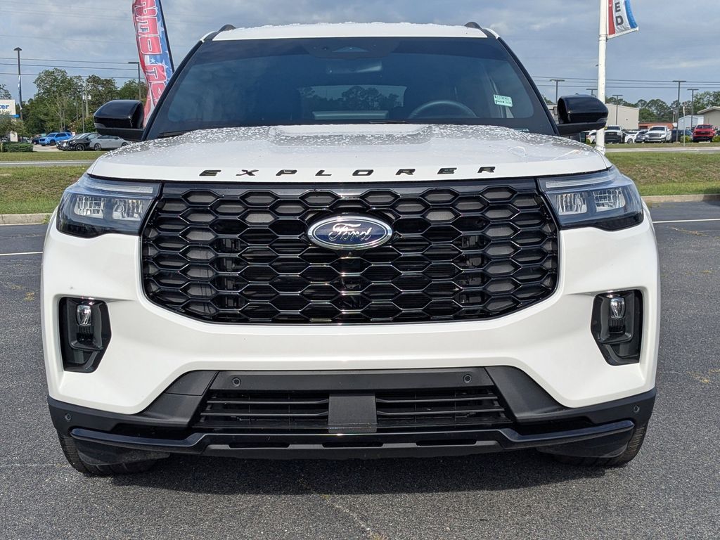 2025 Ford Explorer ST-Line - STAR WHITE MET TRI-COAT exterior view 9