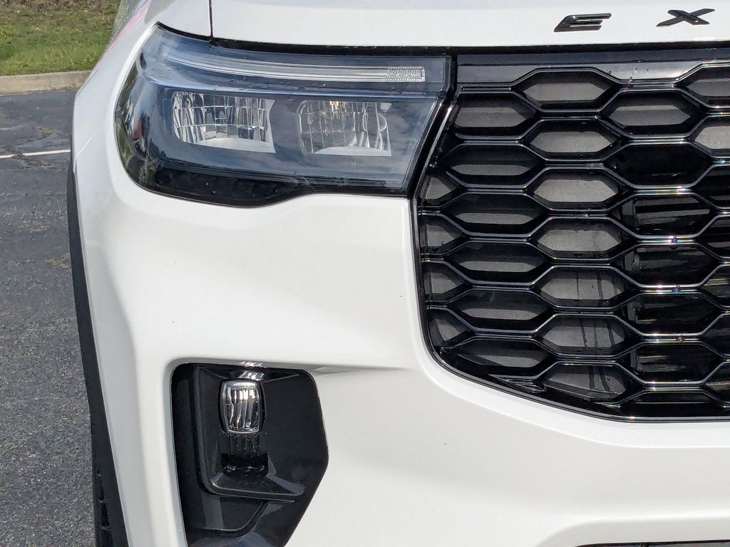 2025 Ford Explorer ST-Line - STAR WHITE MET TRI-COAT exterior view 10