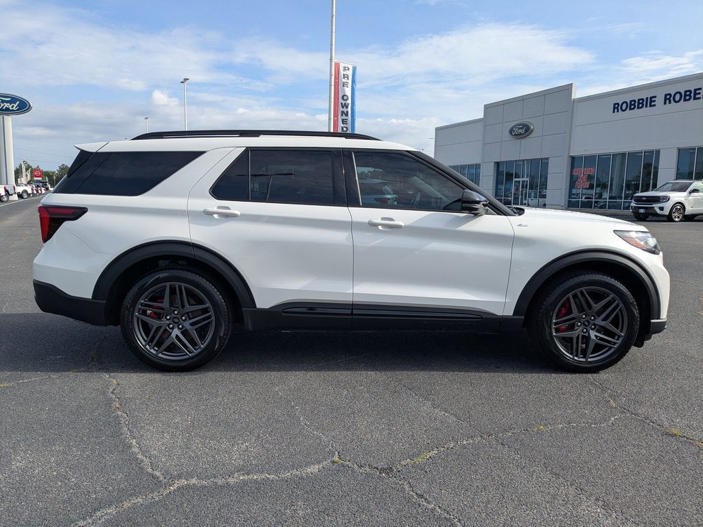 2025 Ford Explorer ST-Line - STAR WHITE MET TRI-COAT exterior view 3