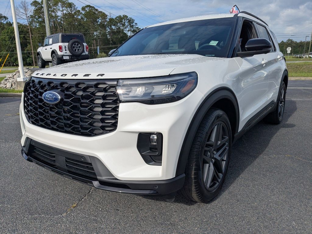 2025 Ford Explorer ST-Line - STAR WHITE MET TRI-COAT exterior view 8