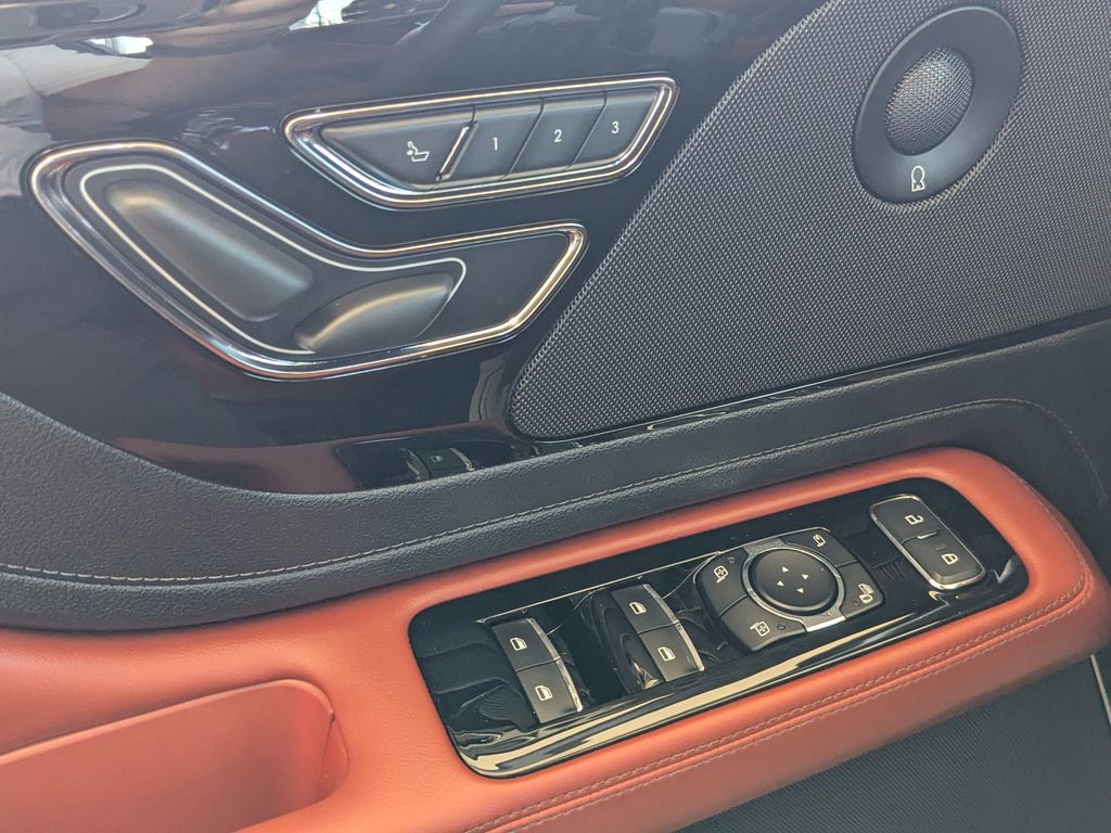 2025 Lincoln Aviator Reserve - Ceramic Pearl Metallic Tri-Coat exterior view 19