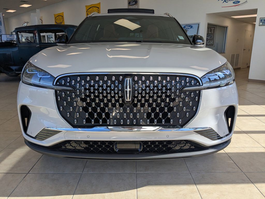 2025 Lincoln Aviator Reserve - Ceramic Pearl Metallic Tri-Coat exterior view 7