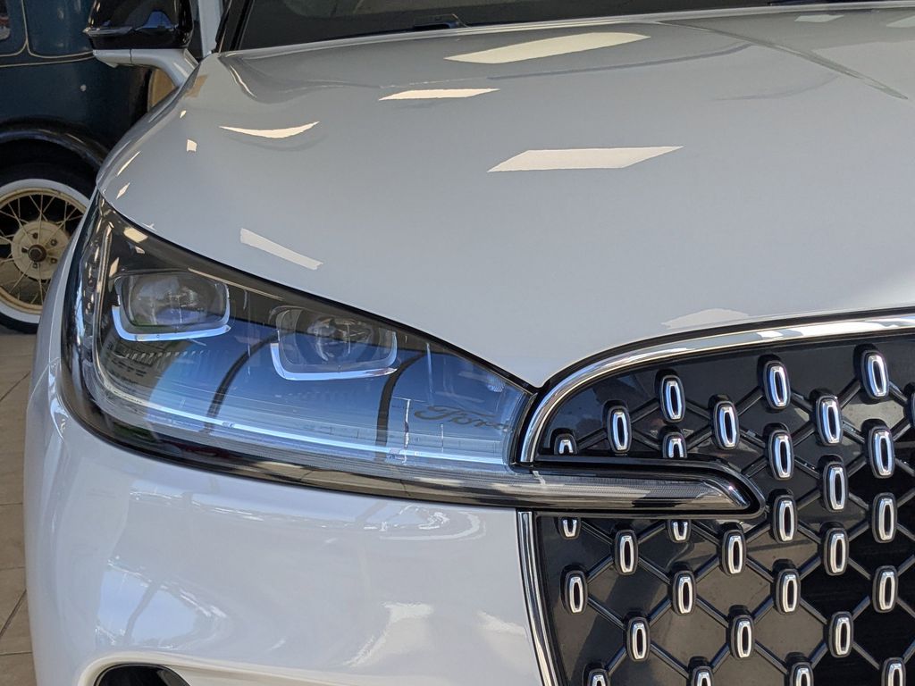2025 Lincoln Aviator Reserve - Ceramic Pearl Metallic Tri-Coat exterior view 8