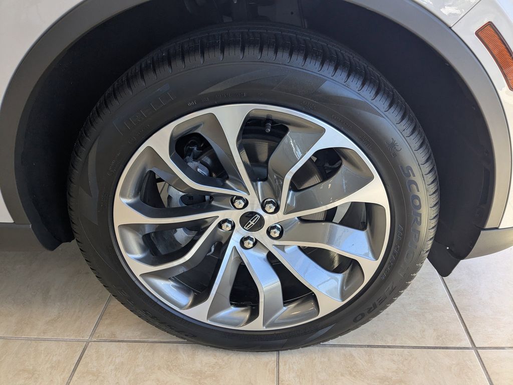 2025 Lincoln Aviator Reserve - Ceramic Pearl Metallic Tri-Coat exterior view 9