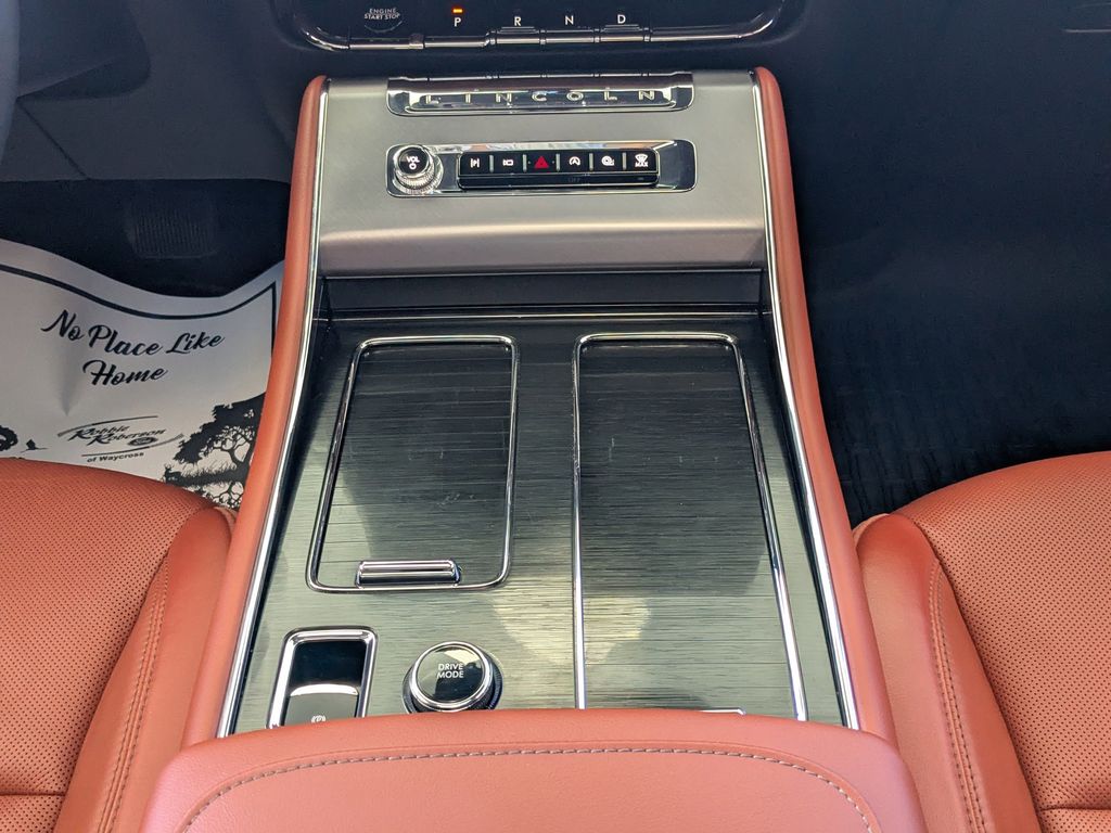 2025 Lincoln Aviator Reserve - Ceramic Pearl Metallic Tri-Coat exterior view 17