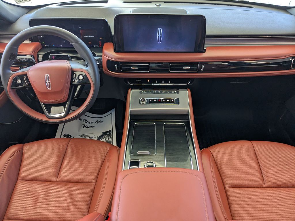 2025 Lincoln Aviator Reserve - Ceramic Pearl Metallic Tri-Coat exterior view 13