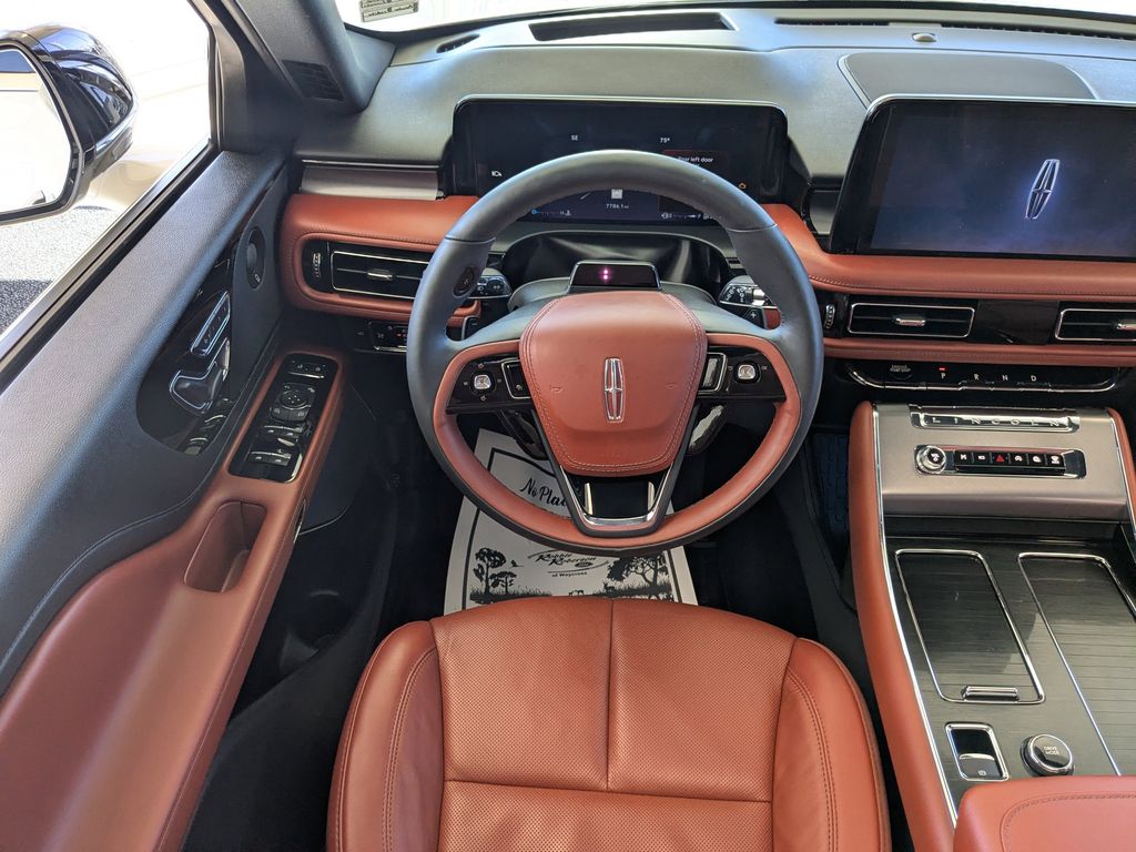 2025 Lincoln Aviator Reserve - Ceramic Pearl Metallic Tri-Coat exterior view 14