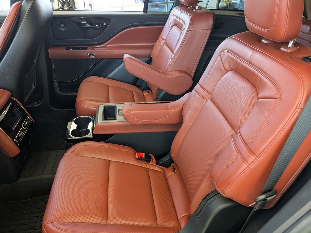 2025 Lincoln Aviator Reserve - Ceramic Pearl Metallic Tri-Coat exterior view 12