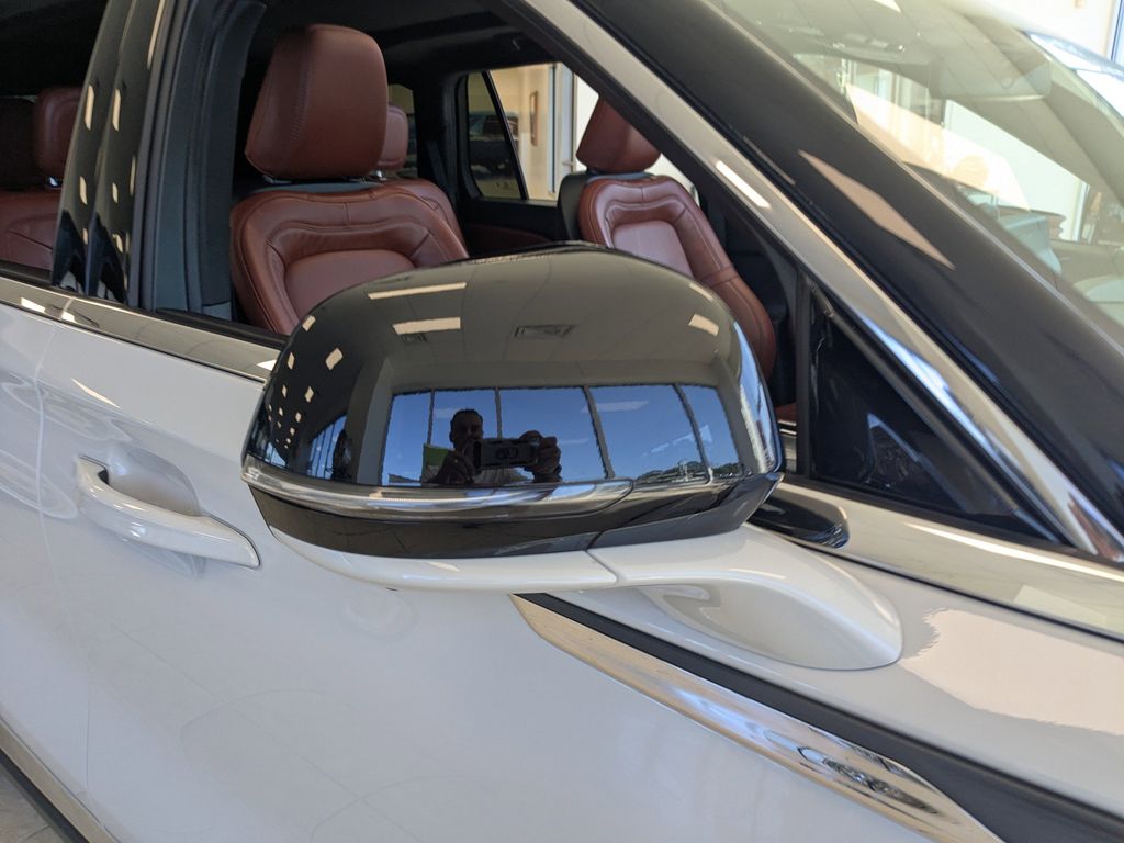 2025 Lincoln Aviator Reserve - Ceramic Pearl Metallic Tri-Coat exterior view 10