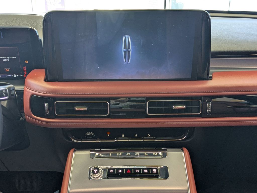 2025 Lincoln Aviator Reserve - Ceramic Pearl Metallic Tri-Coat exterior view 16