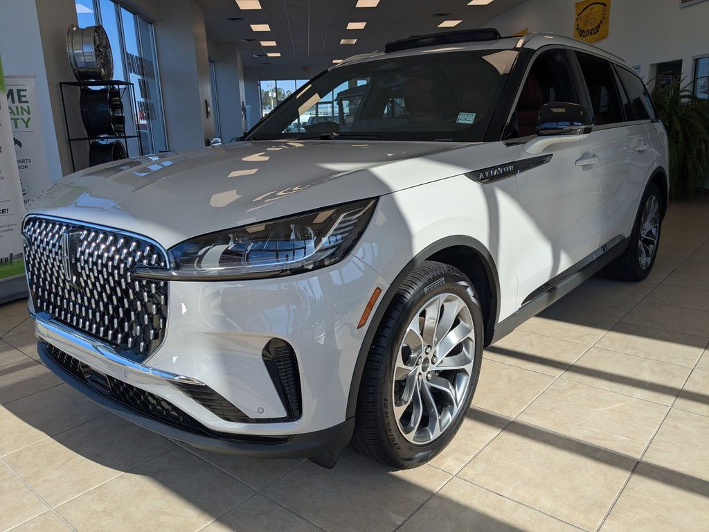 2025 Lincoln Aviator Reserve - Ceramic Pearl Metallic Tri-Coat exterior view 6