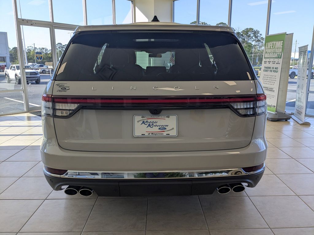 2025 Lincoln Aviator Reserve - Ceramic Pearl Metallic Tri-Coat exterior view 4