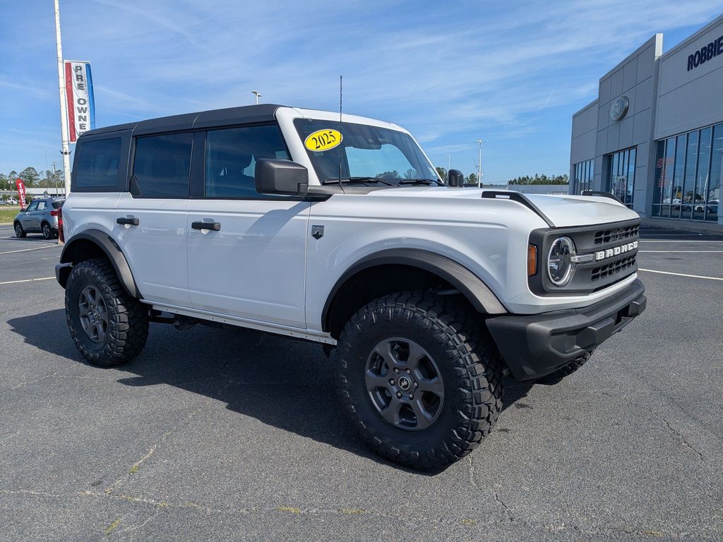 2025 Ford Bronco Big Bend - Oxford White exterior view 2