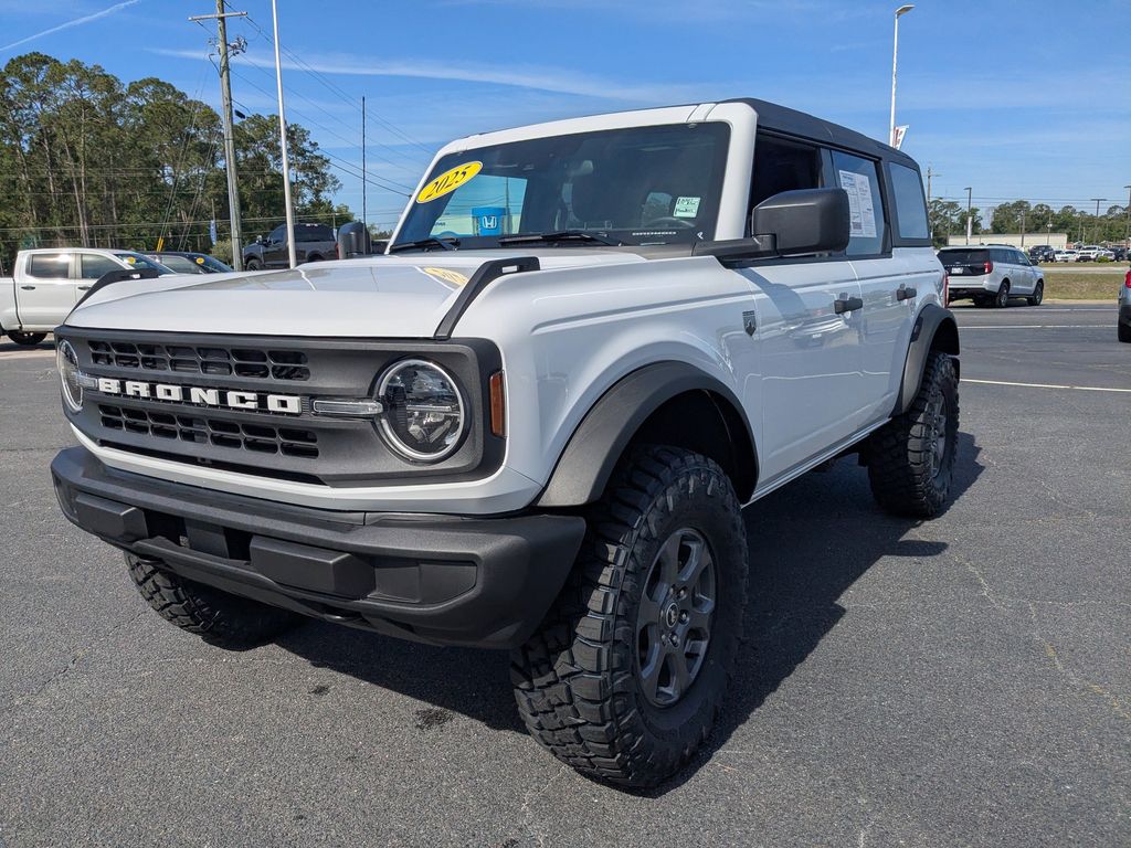 2025 Ford Bronco Big Bend - Oxford White exterior view 8