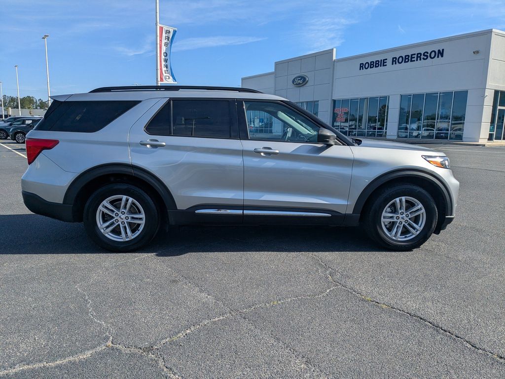 2023 Ford Explorer XLT - ICONIC SILVER METALLIC exterior view 3