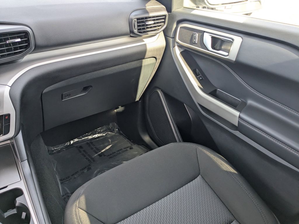 2023 Ford Explorer XLT - ICONIC SILVER METALLIC exterior view 17