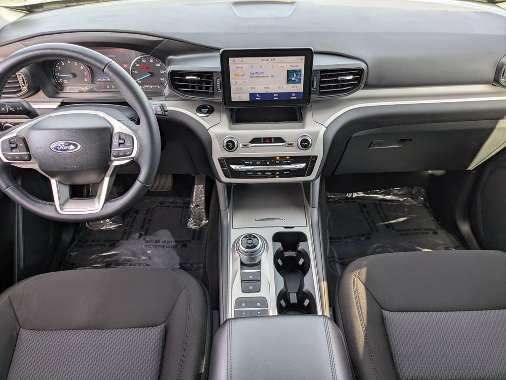 2023 Ford Explorer XLT - ICONIC SILVER METALLIC exterior view 15