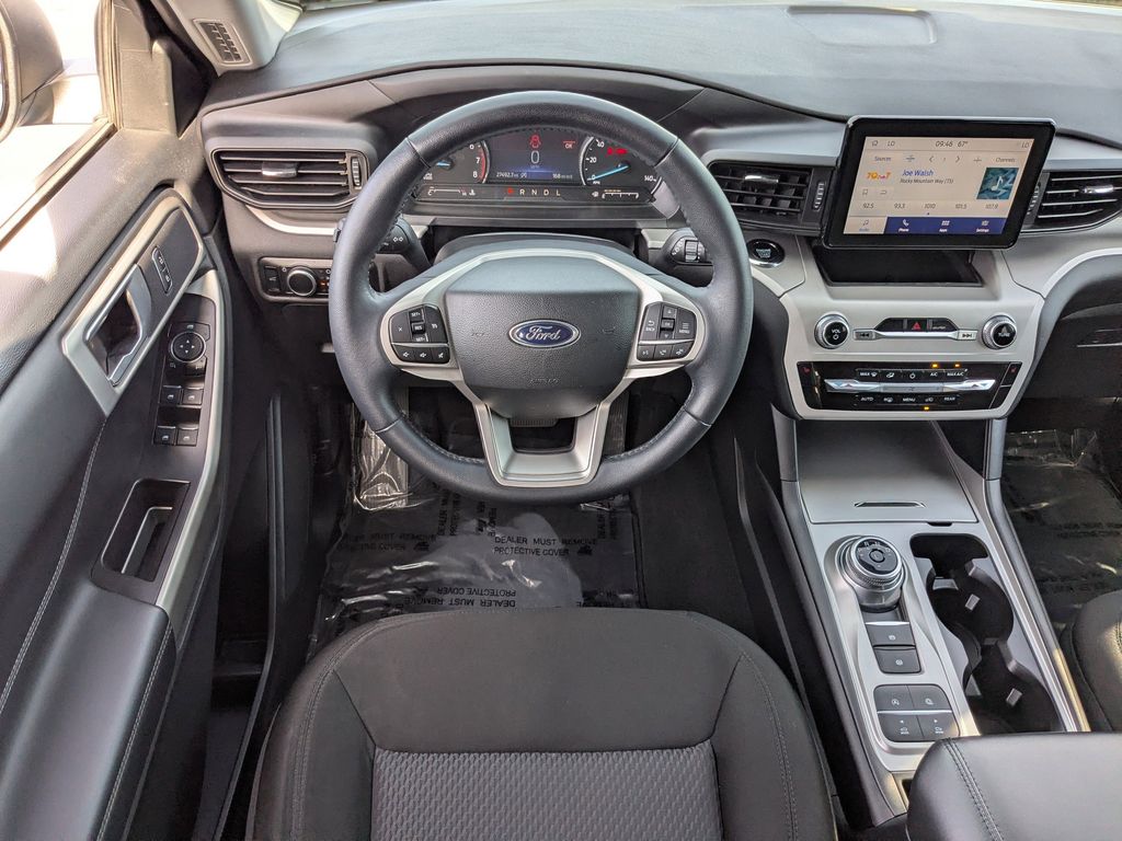 2023 Ford Explorer XLT - ICONIC SILVER METALLIC exterior view 16