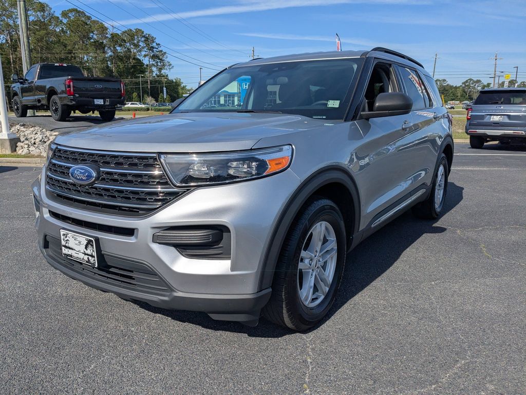 2023 Ford Explorer XLT - ICONIC SILVER METALLIC exterior view 8