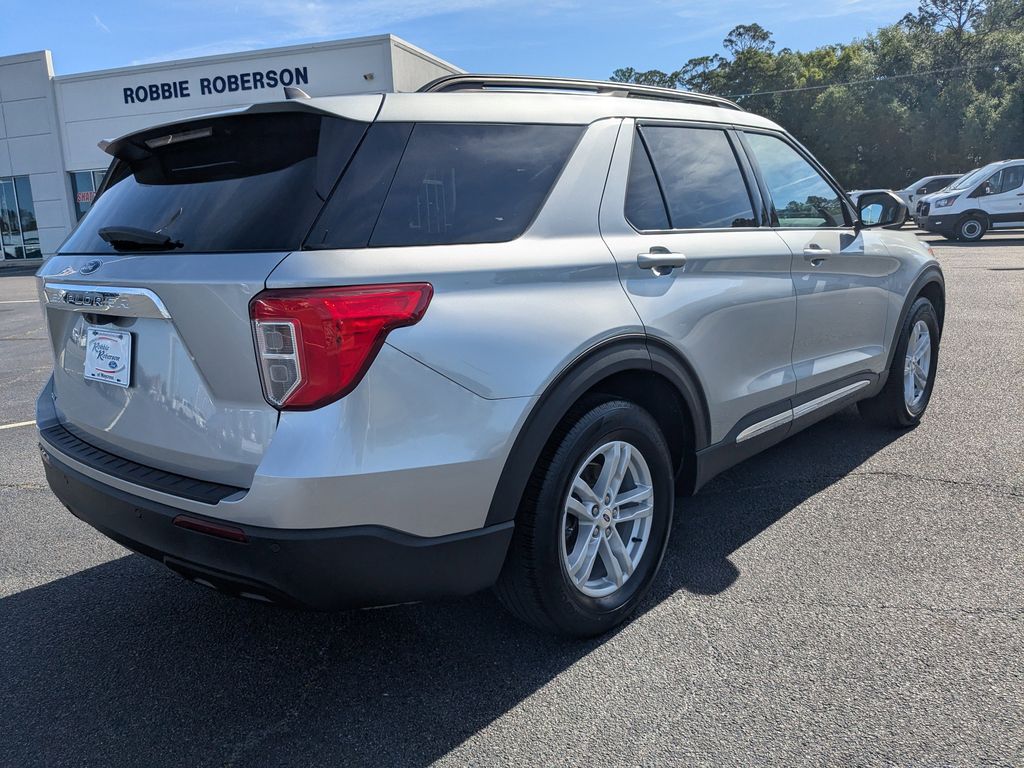 2023 Ford Explorer XLT - ICONIC SILVER METALLIC exterior view 4