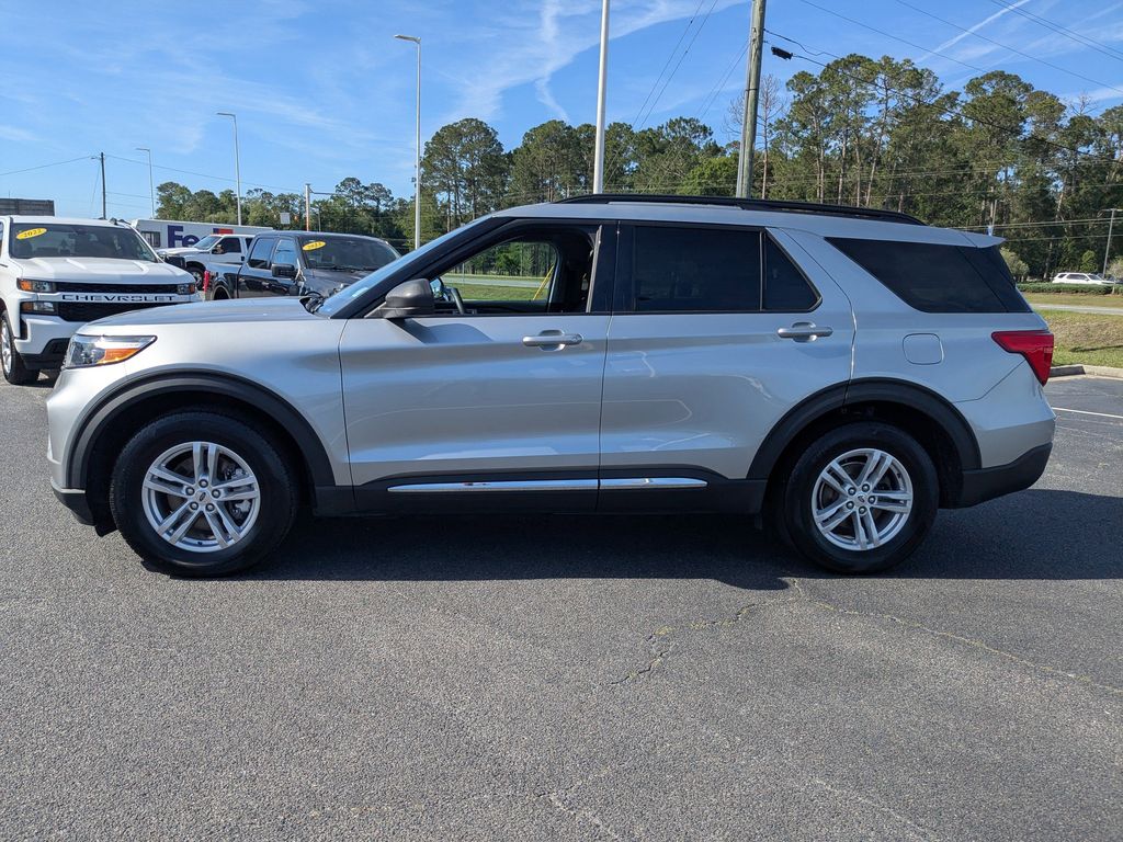 2023 Ford Explorer XLT - ICONIC SILVER METALLIC exterior view 7