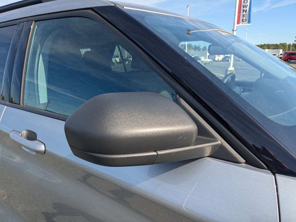 2023 Ford Explorer XLT - ICONIC SILVER METALLIC exterior view 12