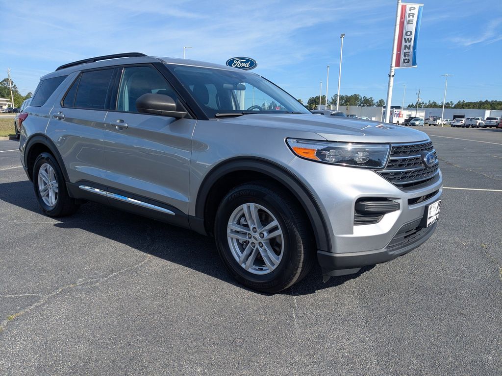 2023 Ford Explorer XLT - ICONIC SILVER METALLIC exterior view 2