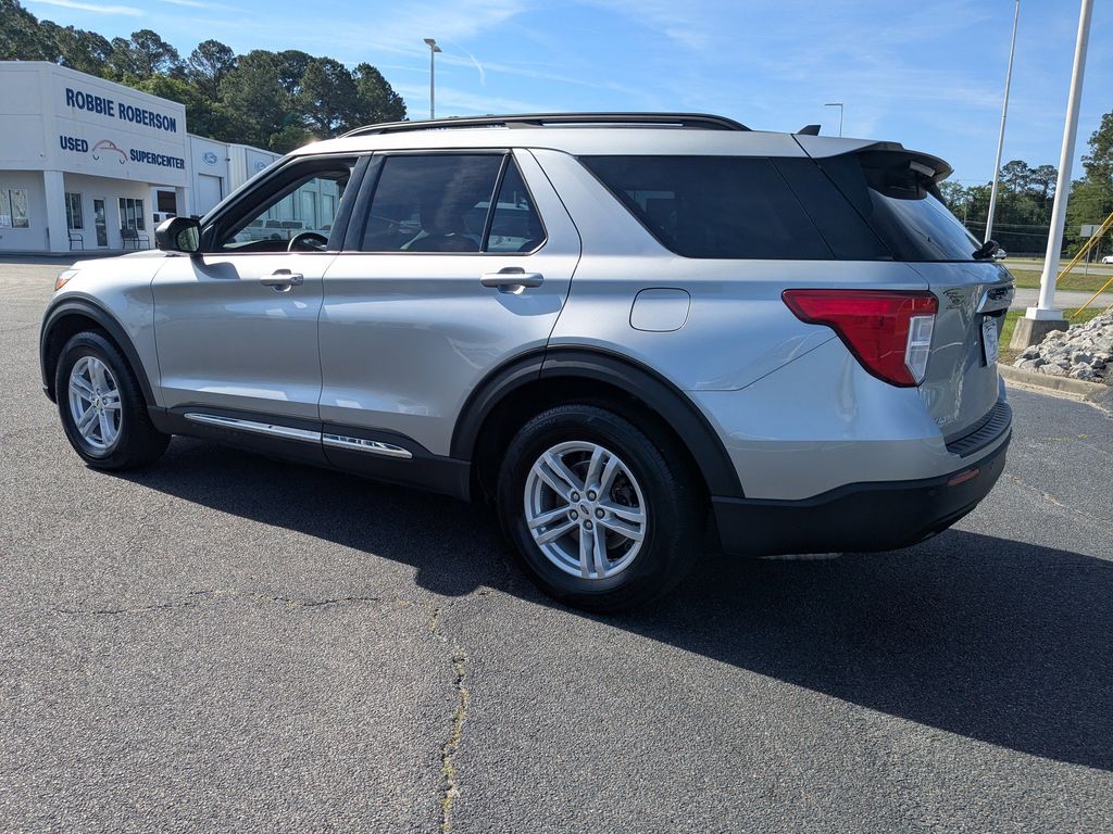 2023 Ford Explorer XLT - ICONIC SILVER METALLIC exterior view 6