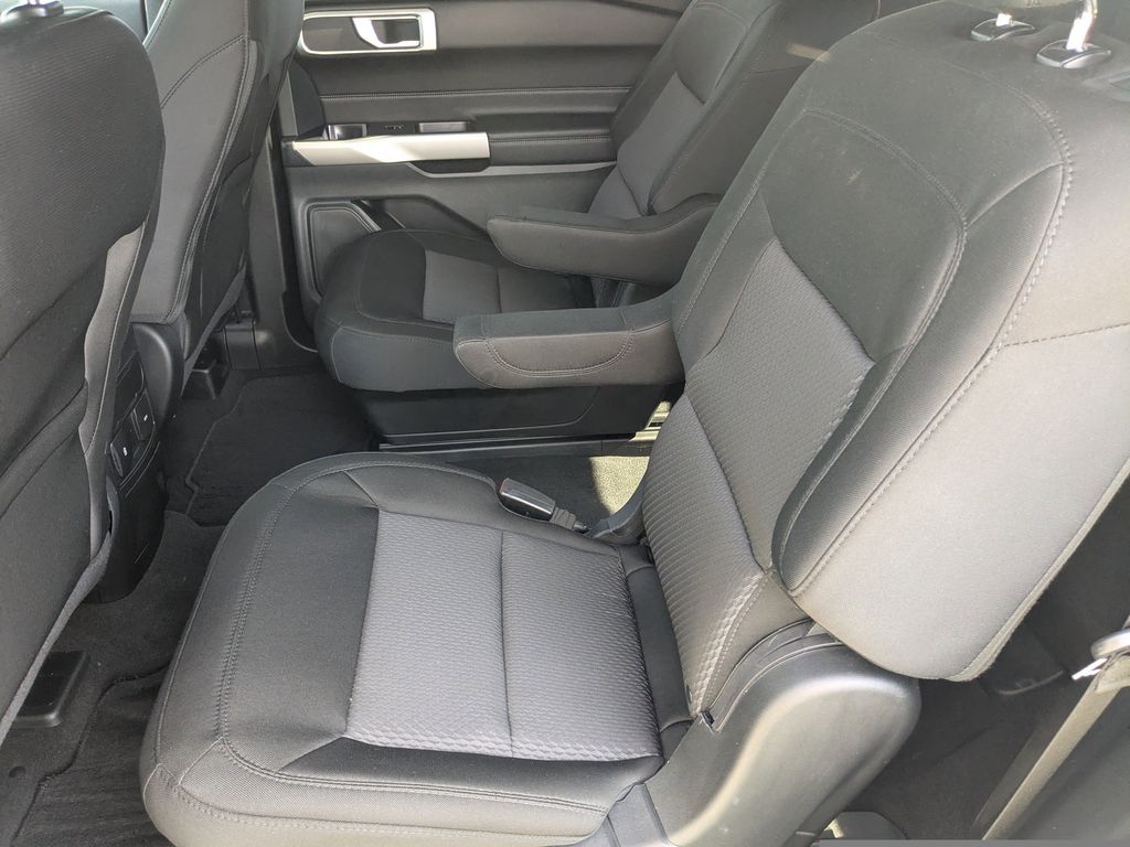 2023 Ford Explorer XLT - ICONIC SILVER METALLIC exterior view 14