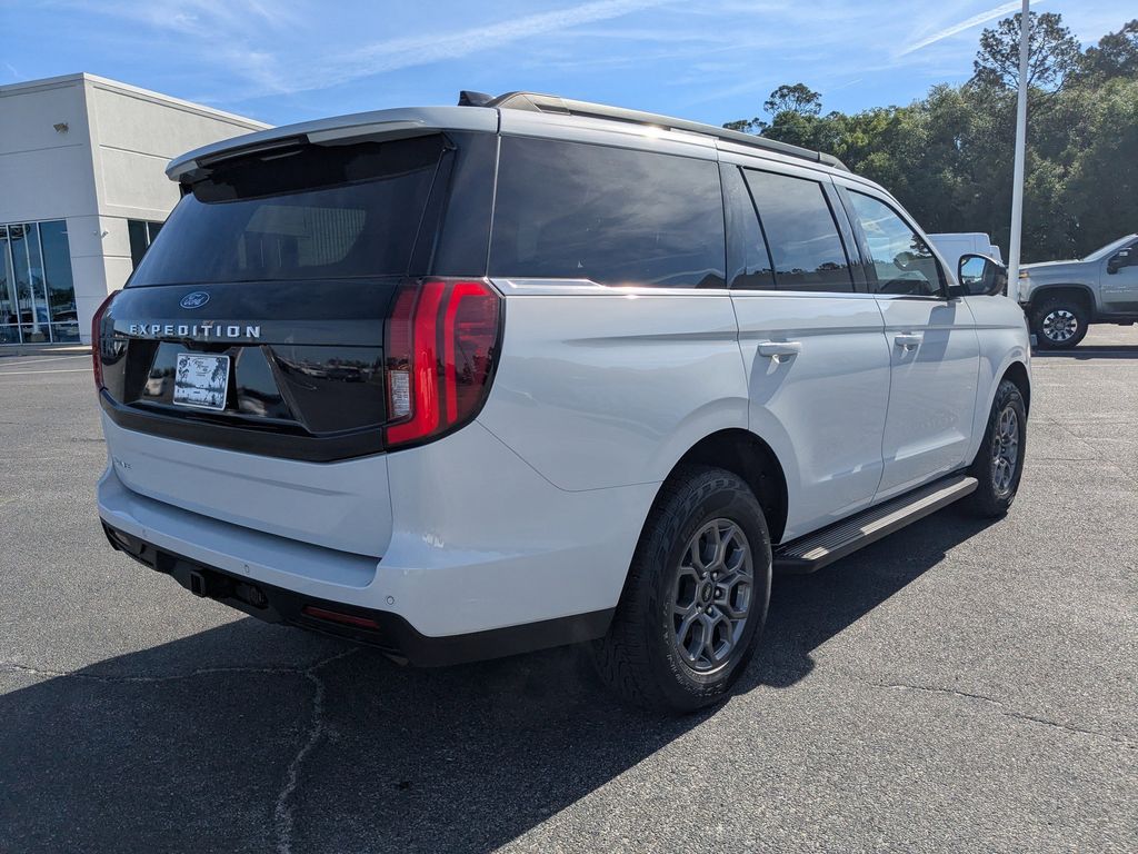 2025 Ford Expedition Active - Space Silver Metallic exterior view 4