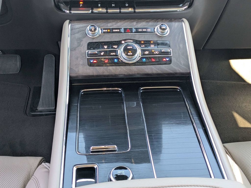 2024 Lincoln Aviator Reserve - PRISTINE WHITE MET 3C exterior view 20