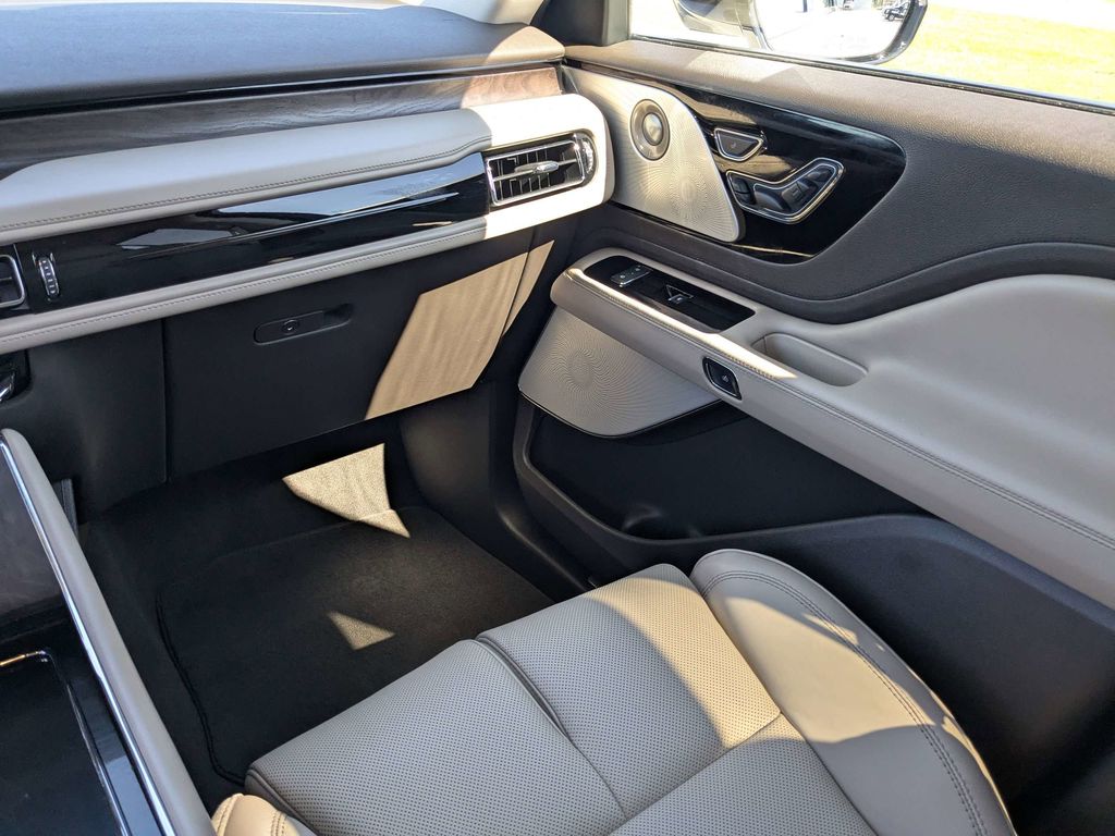 2024 Lincoln Aviator Reserve - PRISTINE WHITE MET 3C exterior view 18