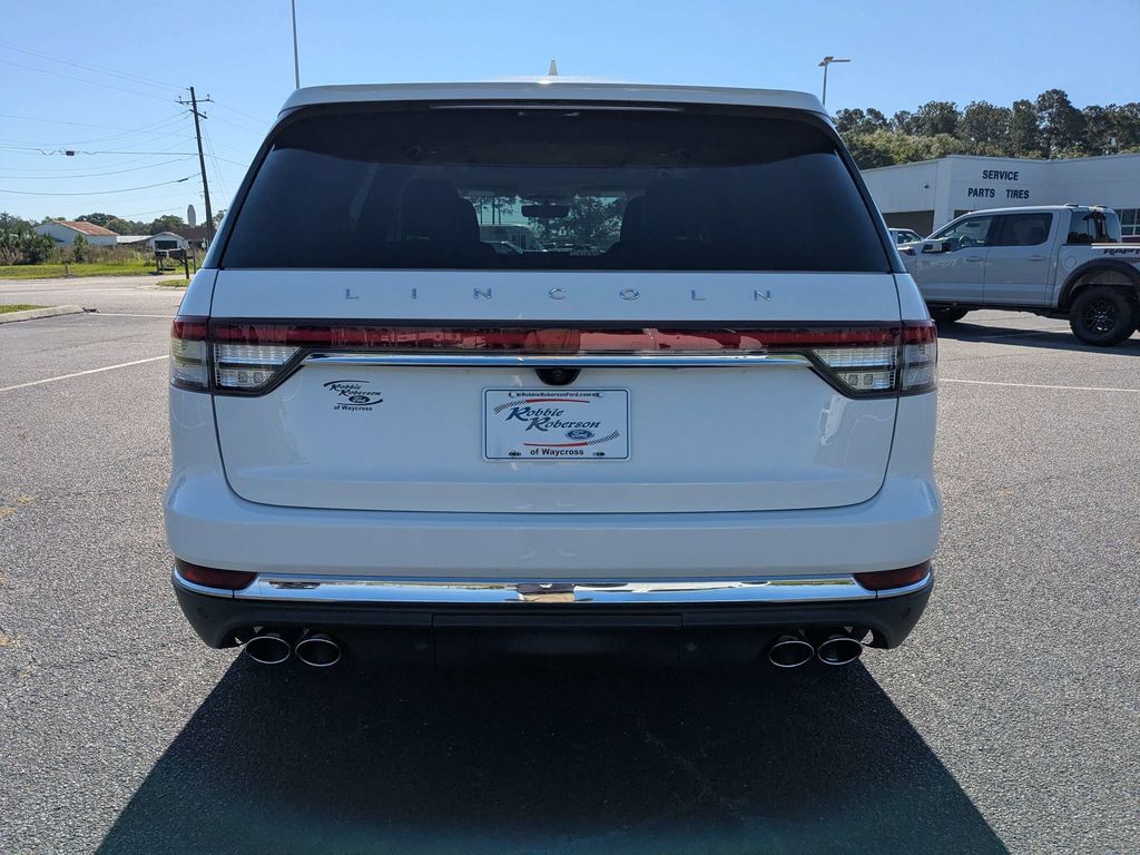 2024 Lincoln Aviator Reserve - PRISTINE WHITE MET 3C exterior view 5