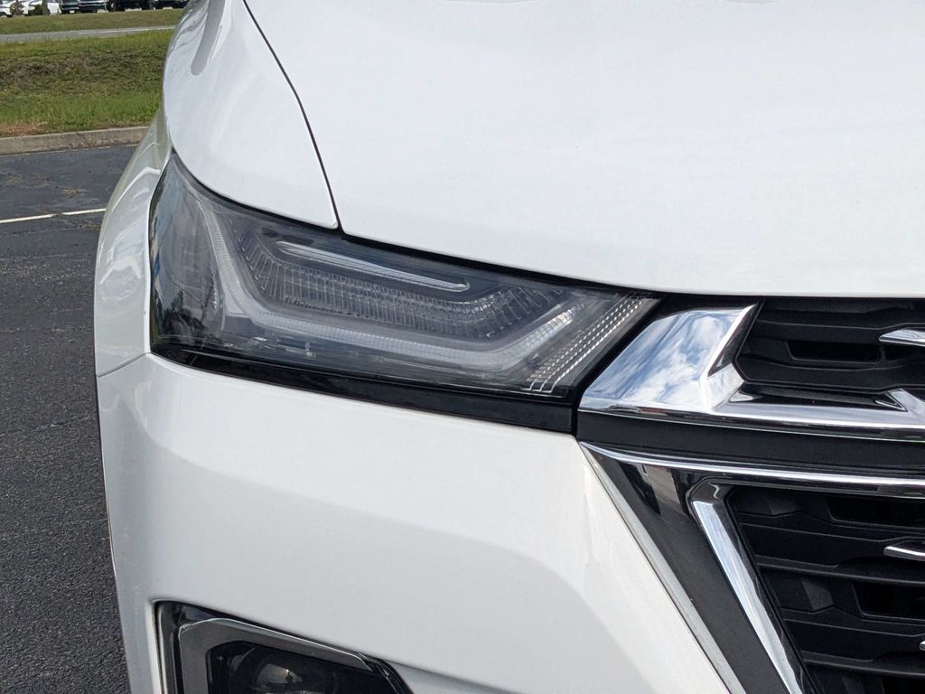 2023 Chevrolet Traverse LT Leather - Summit White exterior view 9