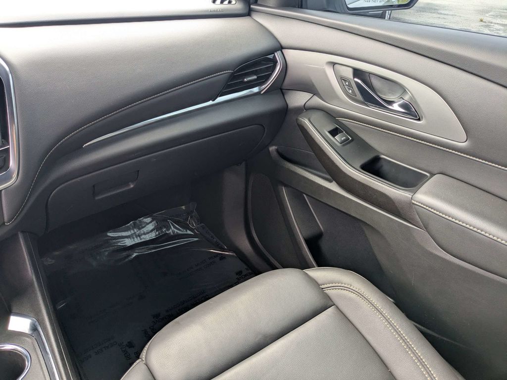2023 Chevrolet Traverse LT Leather - Summit White exterior view 17