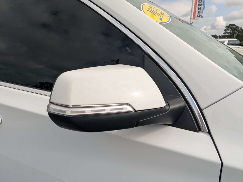 2023 Chevrolet Traverse LT Leather - Summit White exterior view 12