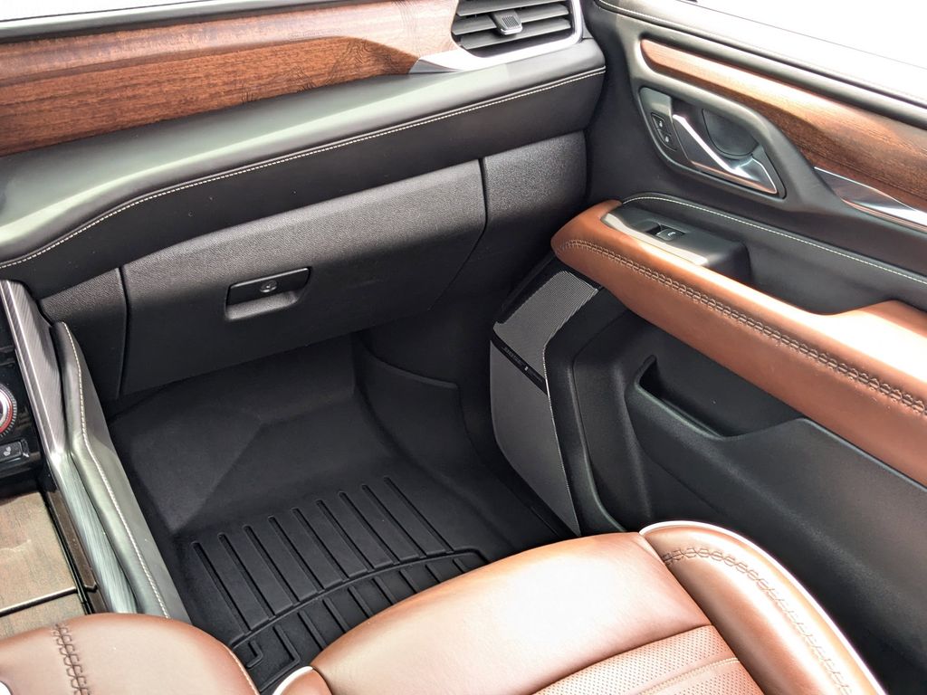 2024 GMC Yukon XL 1500 - Sterling Metallic exterior view 18