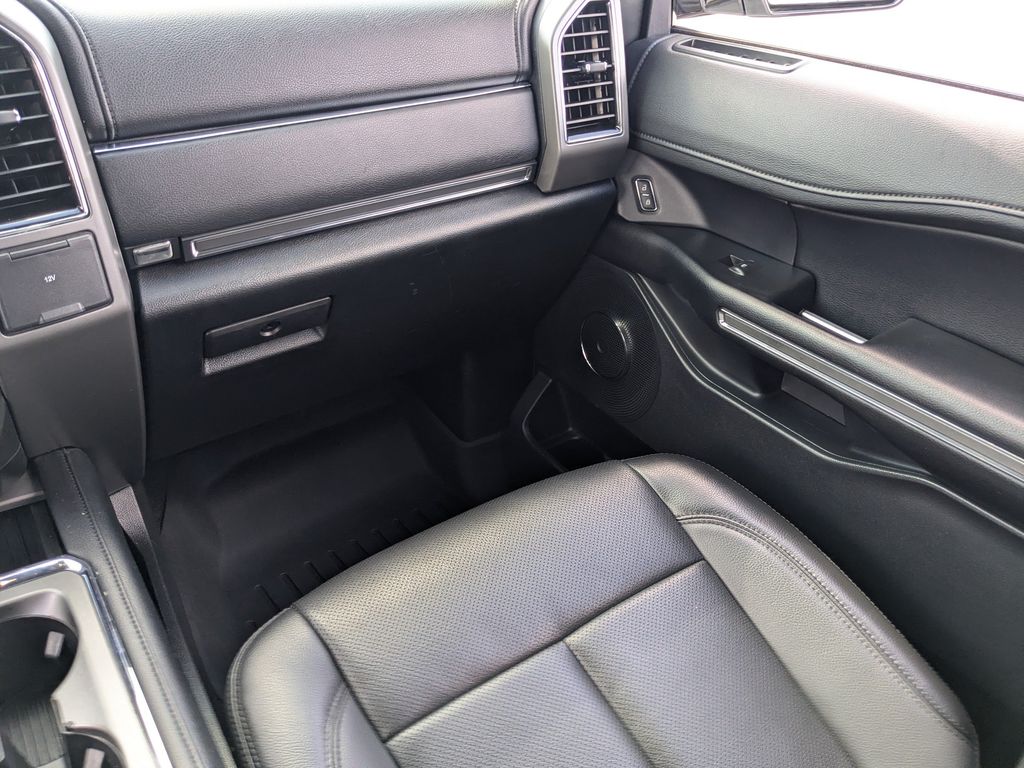 2021 Ford Expedition XLT - Star White Metallic Tri-Coat exterior view 17